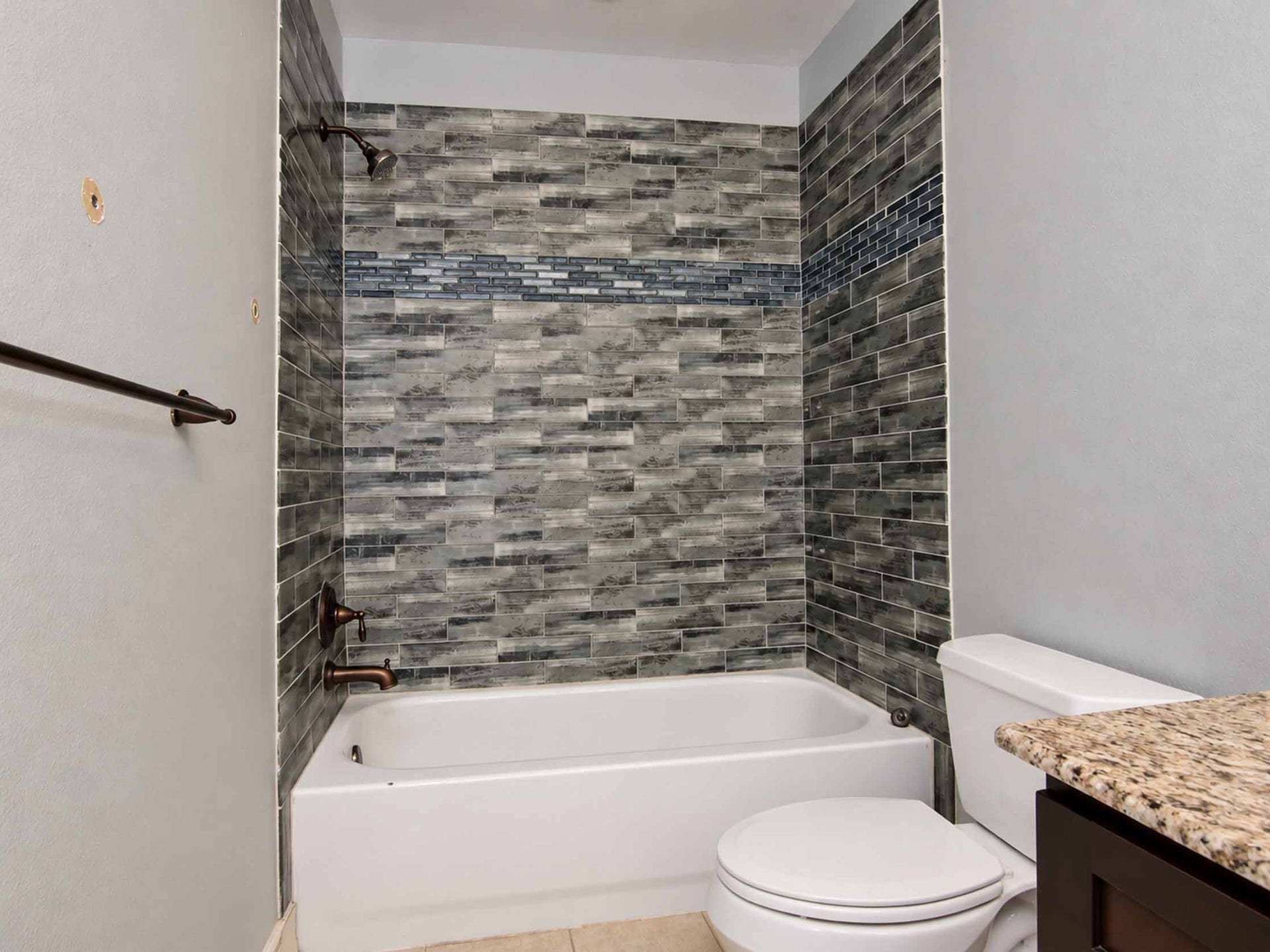 1716 Dunlavy Street, Houston, TX 77006 Bathroom with first floor bedroom.