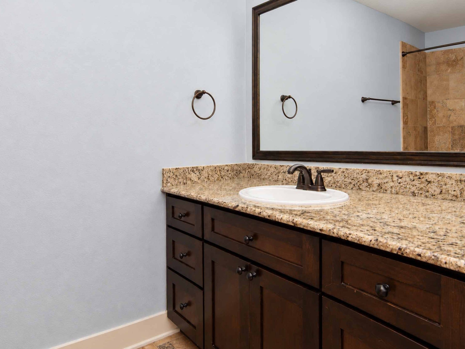 1716 Dunlavy Street, Houston, TX 77006 Third bathroom.