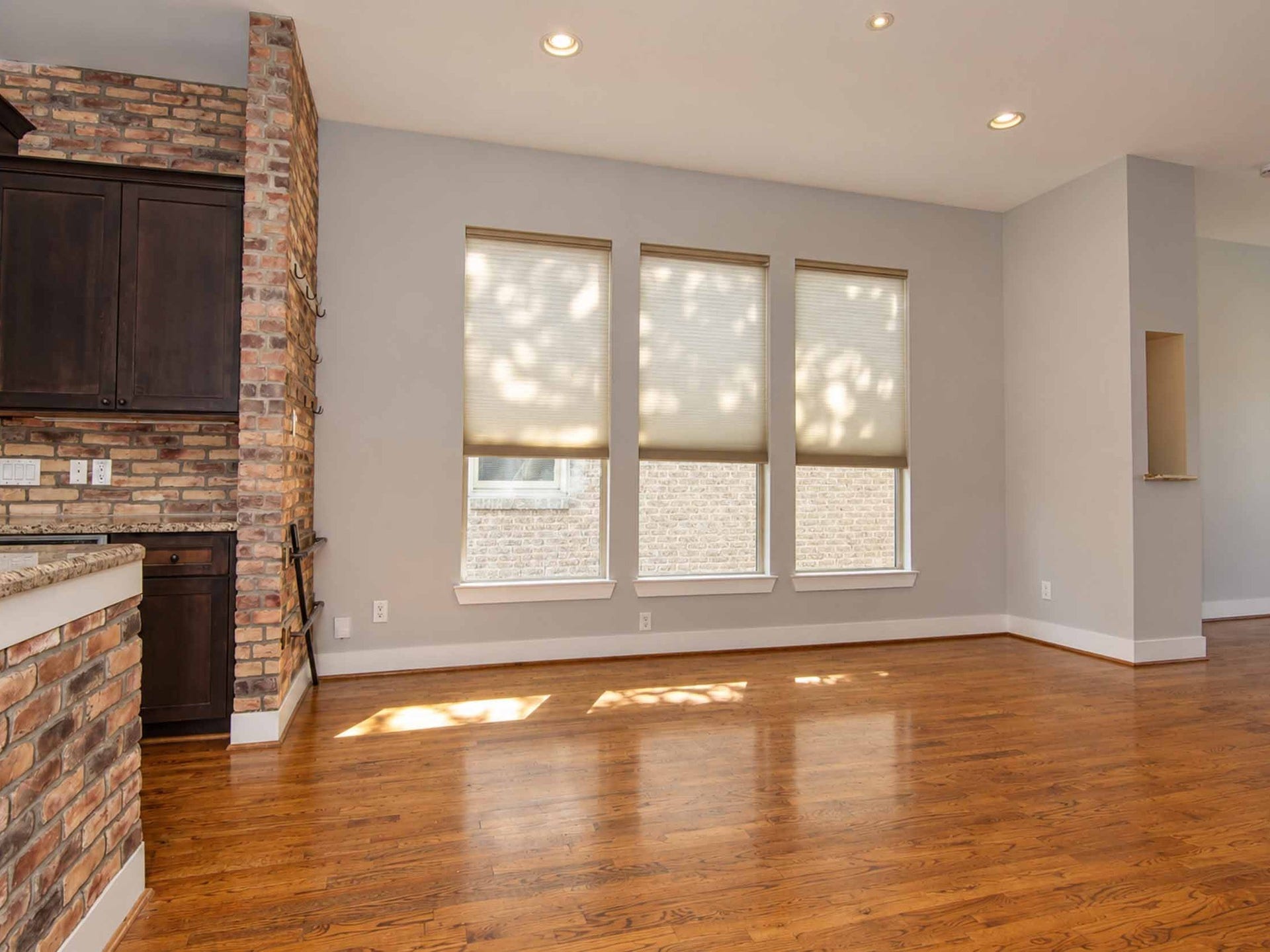 1716 Dunlavy Street, Houston, TX 77006 Dining in between kitchen and living room.