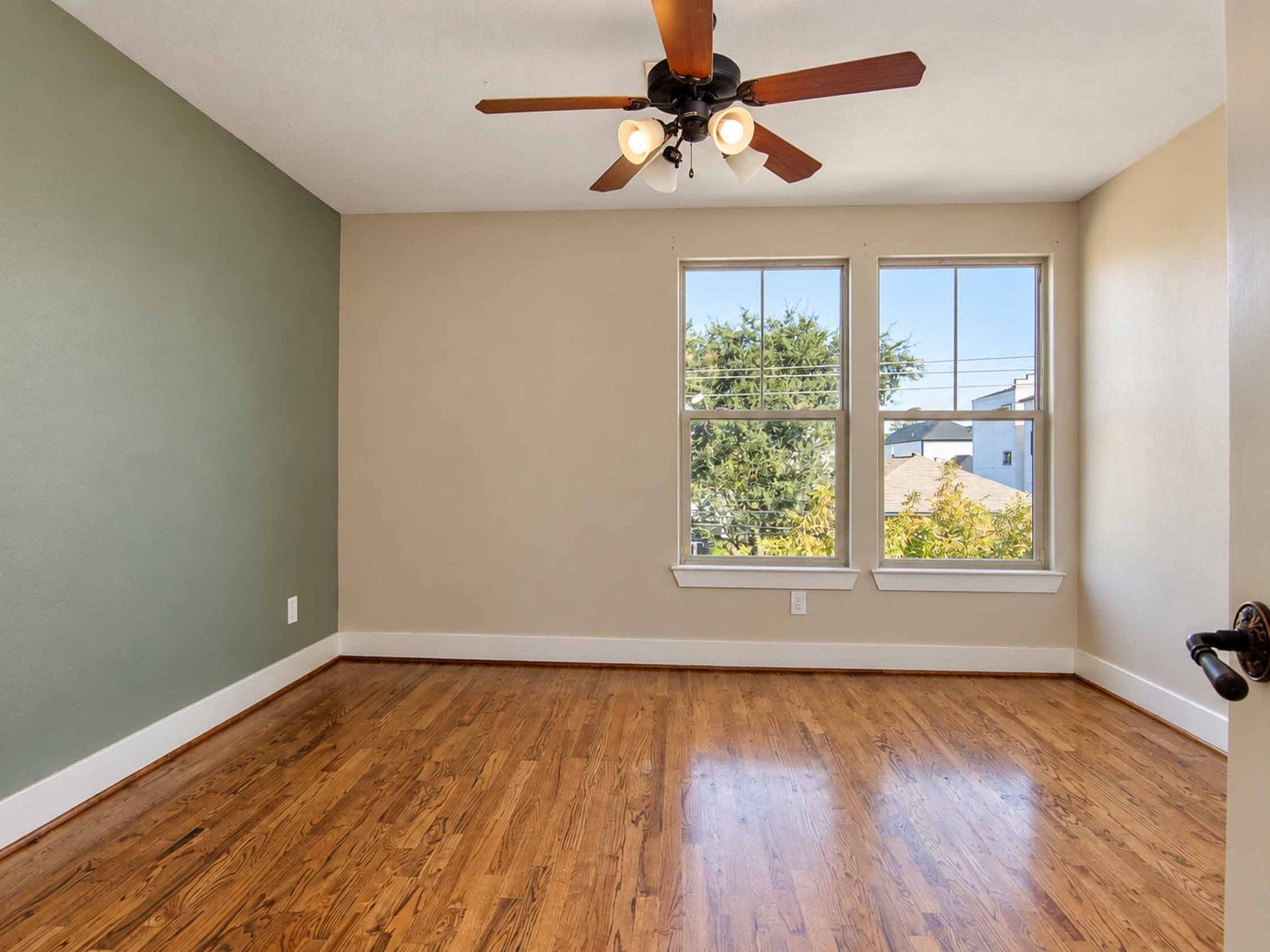 1716 Dunlavy Street, Houston, TX 77006 Third bedroom.