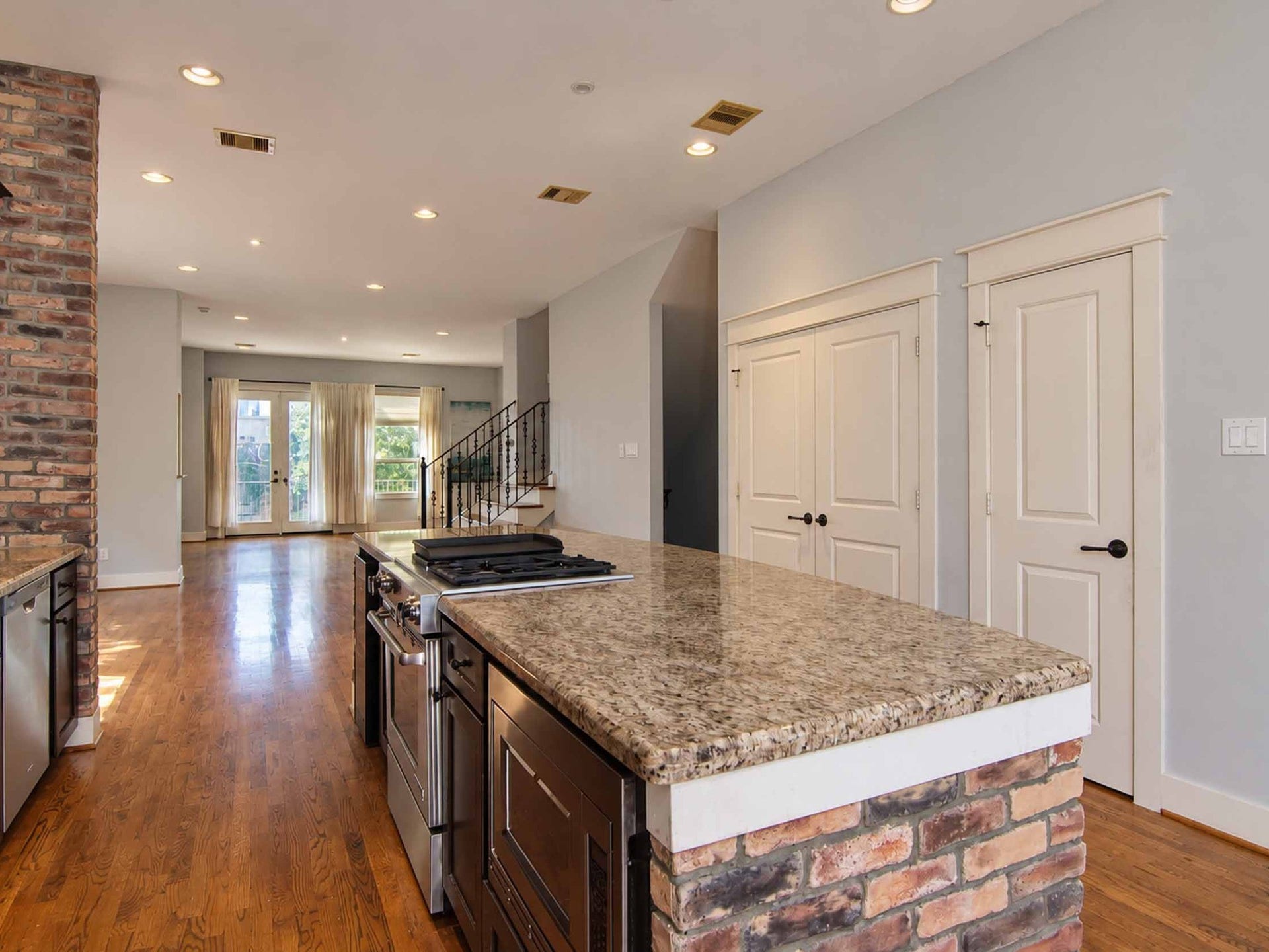1716 Dunlavy Street, Houston, TX 77006 Great island kitchen.