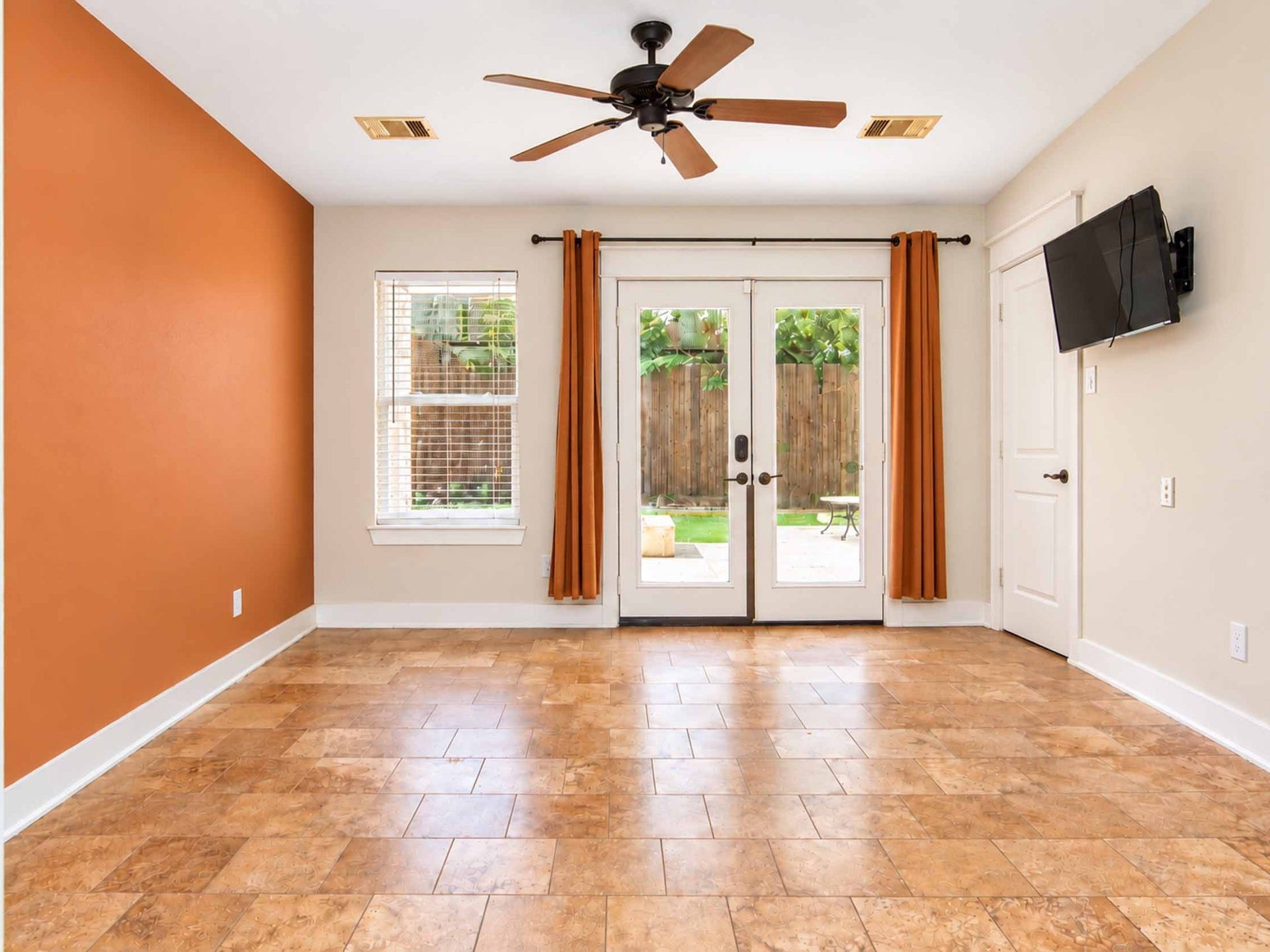 1716 Dunlavy Street, Houston, TX 77006 First floor bedroom.