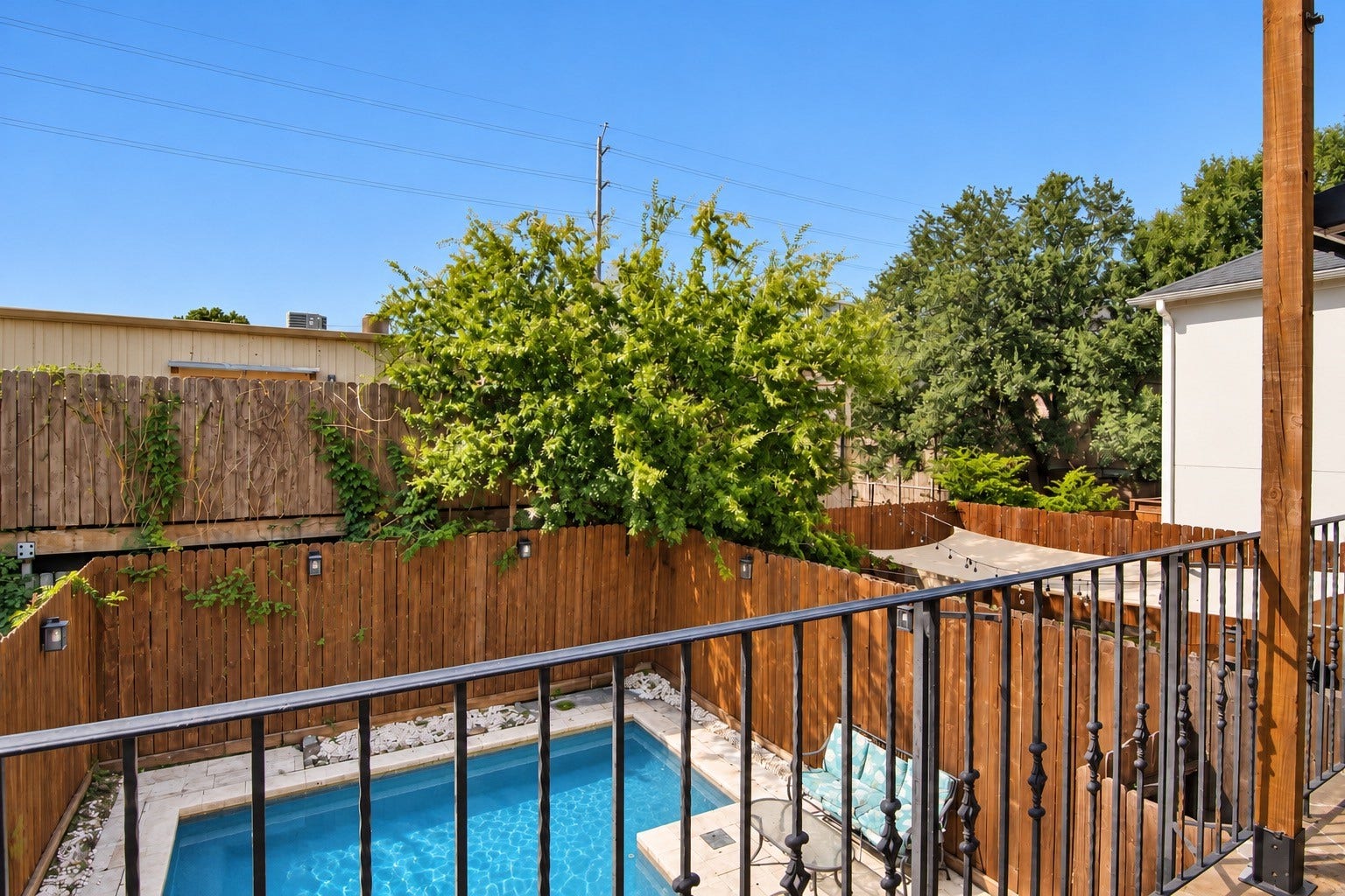 1716 Dunlavy Street, Houston, TX 77006 The sites of your backyard.