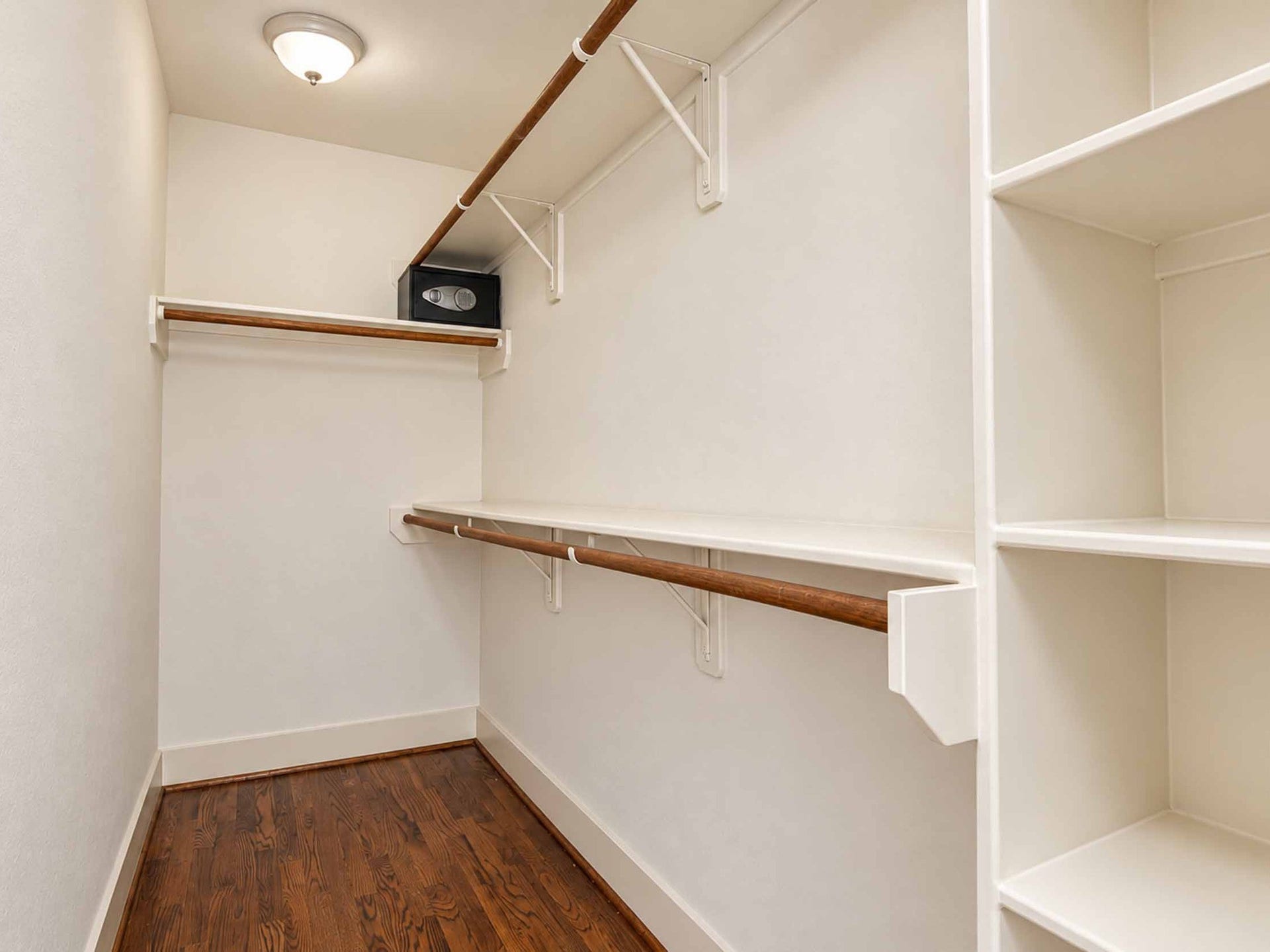 1716 Dunlavy Street, Houston, TX 77006 Master closet.