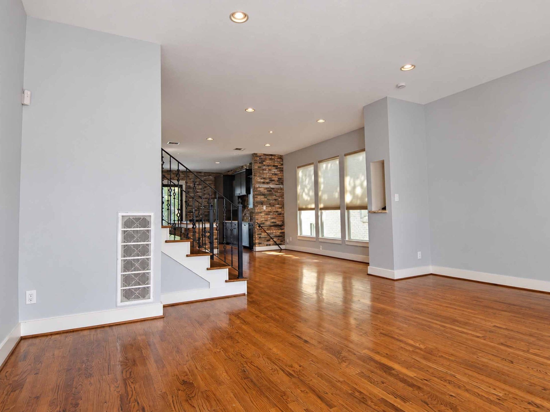 1716 Dunlavy Street, Houston, TX 77006 Beautiful wood floors.
