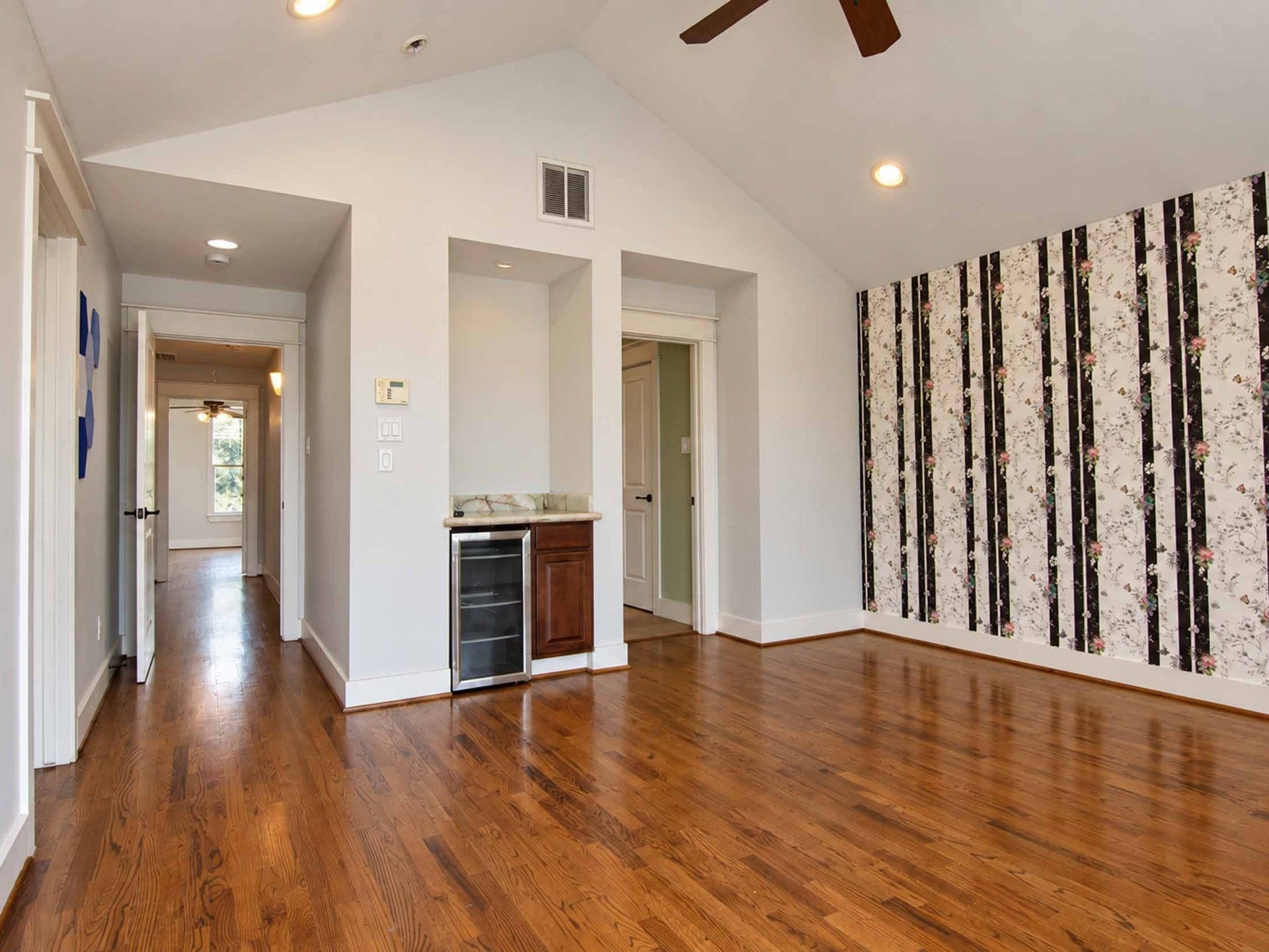 1716 Dunlavy Street, Houston, TX 77006 Bar/wine chiller in master bedroom.