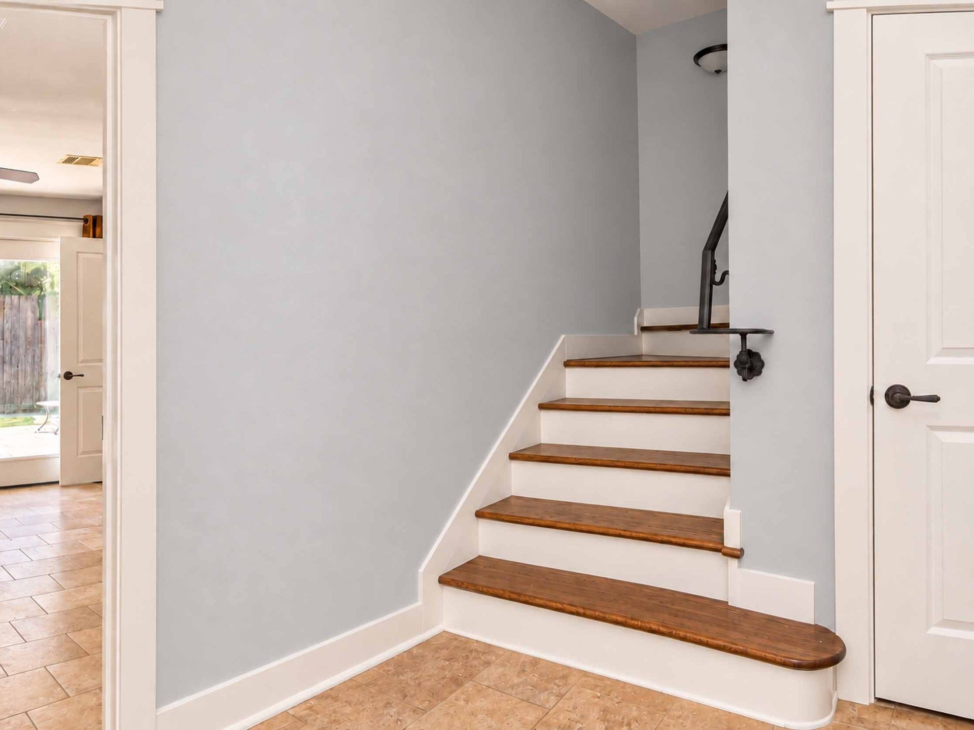 1716 Dunlavy Street, Houston, TX 77006 Stairs off entry to the second floor.