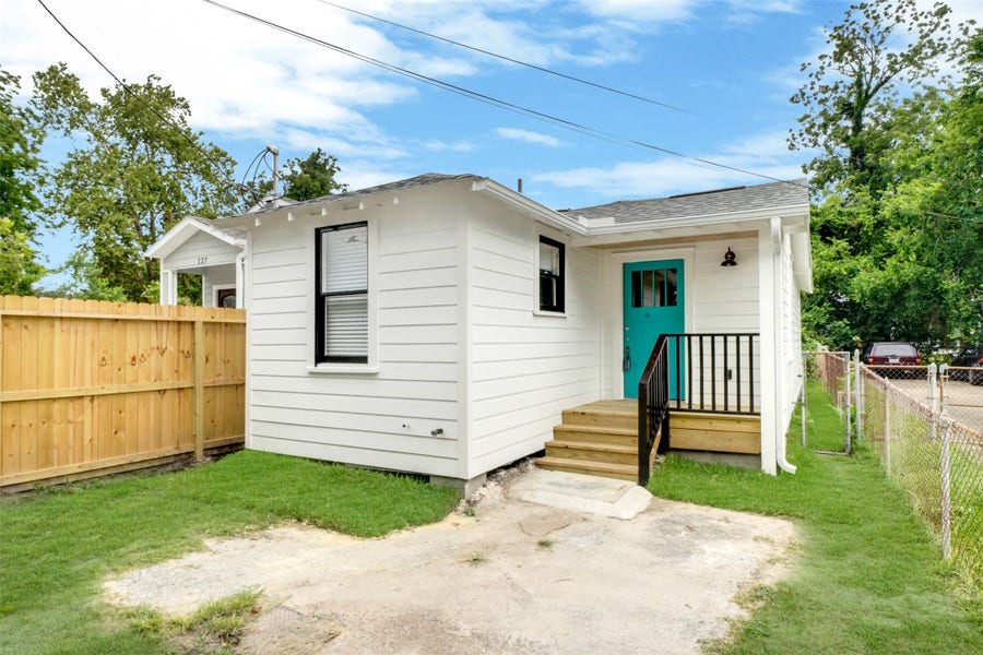 Property photo for 129 E 31st 1/2 Street, Houston, TX