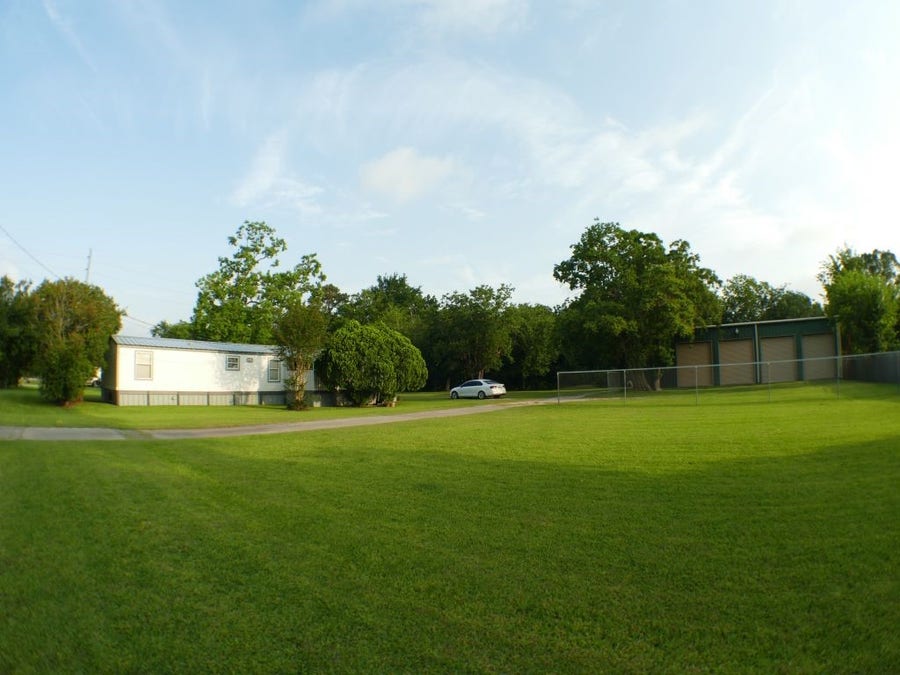 Property photo for 1615 E Wallisville Road, Highlands, TX
