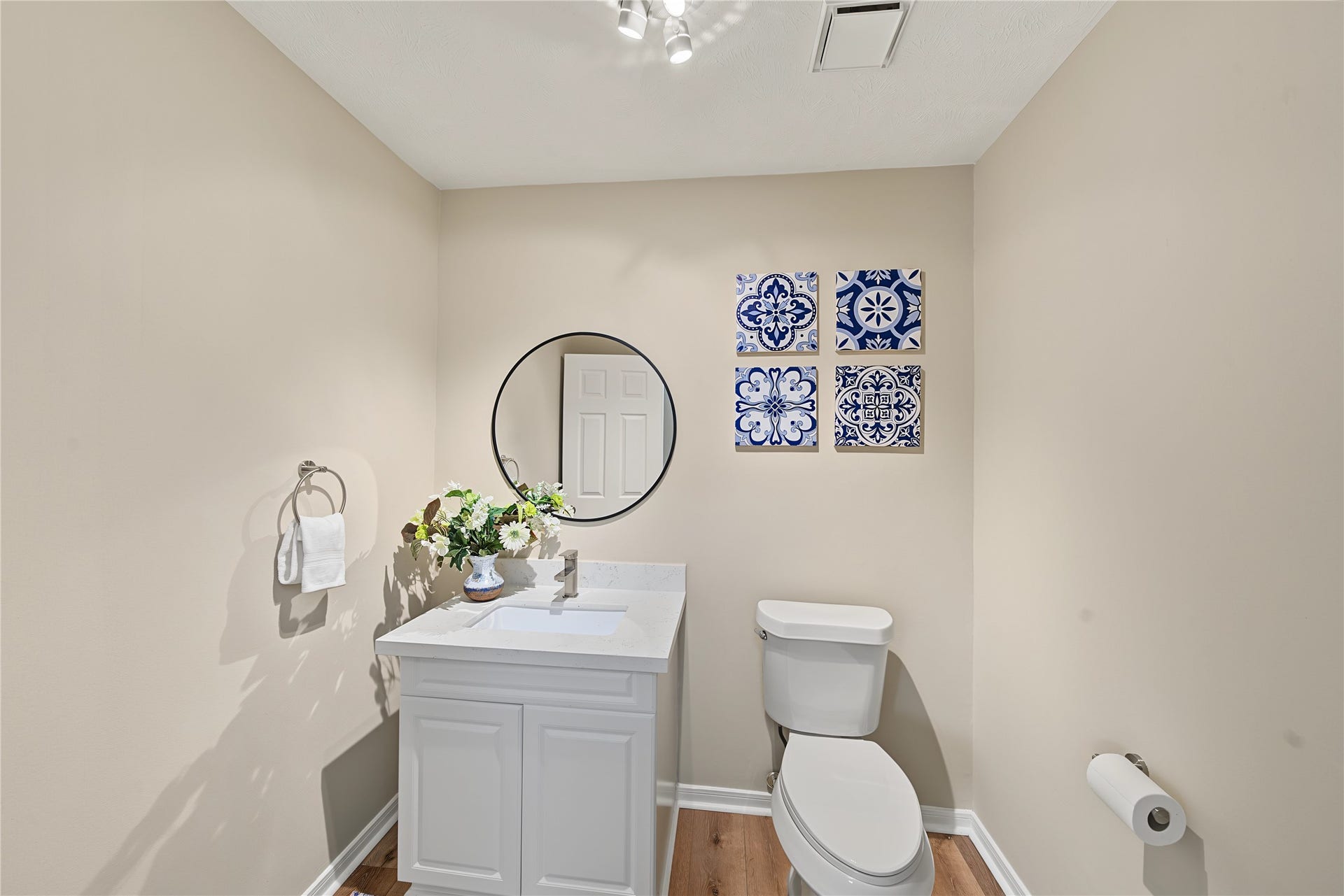 38 Penny Green Street, Sugar Land, TX 77479 Half Bath