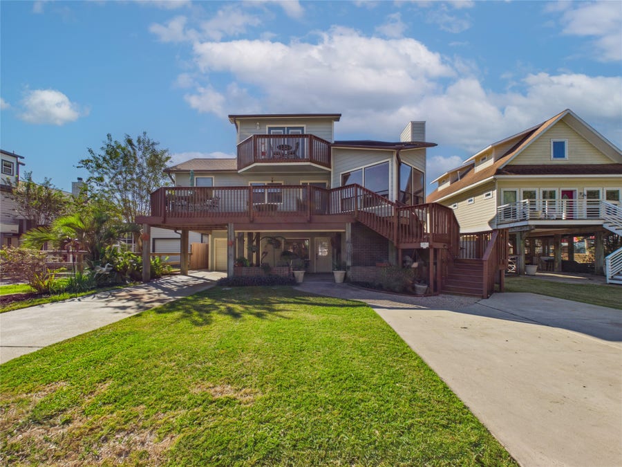 Property photo for 907 Juniper Road, Clear Lake Shores, TX