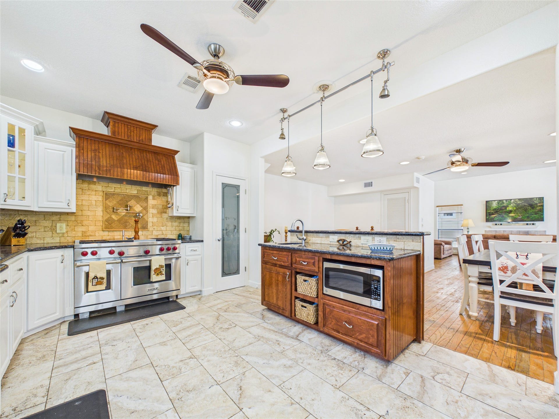 907 Juniper Road, Clear Lake Shores, TX 77565 907 Juniper Road, Clear Lake Shores, TX 77565
