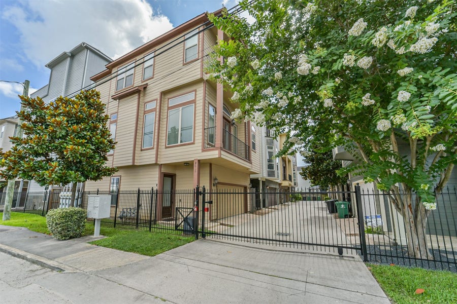 Property photo for 2016 Sabine Street, Houston, TX