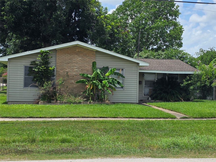 Property photo for 2029 Pech Road, Houston, TX