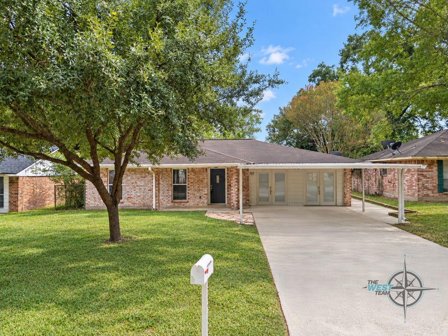 Property photo for 707 Hildred Avenue, Conroe, TX
