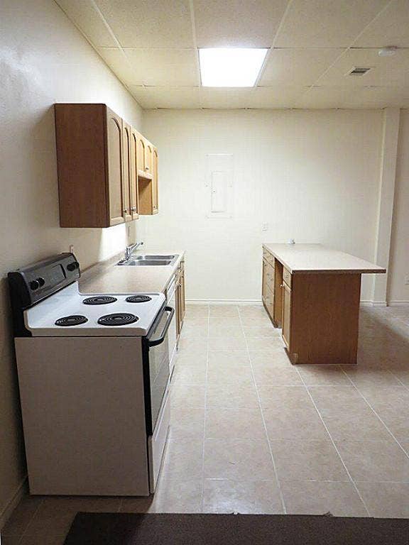 2492 Southline Road, Conroe, TX 77384 Kitchen