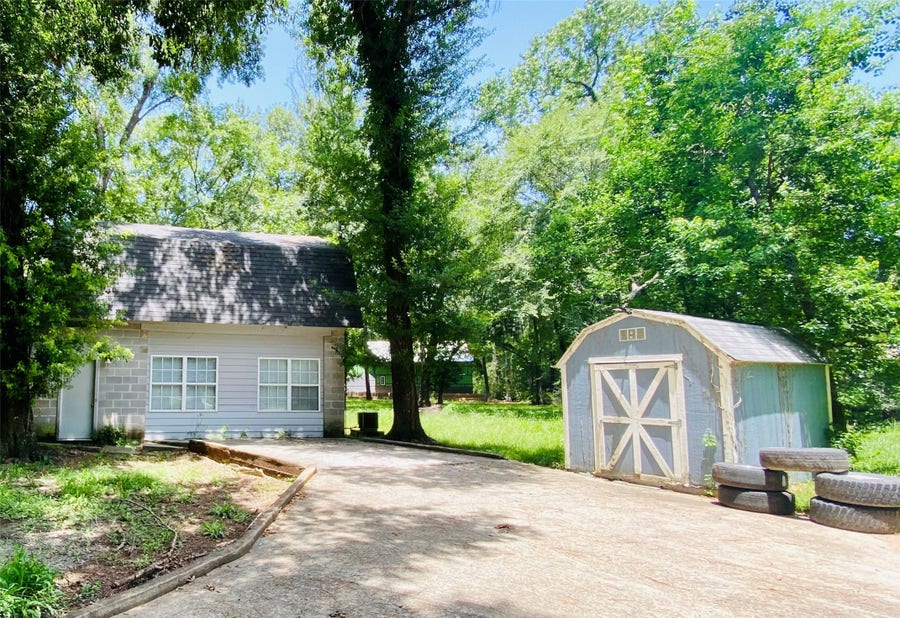 Property photo for 2492 Southline Road, Conroe, TX