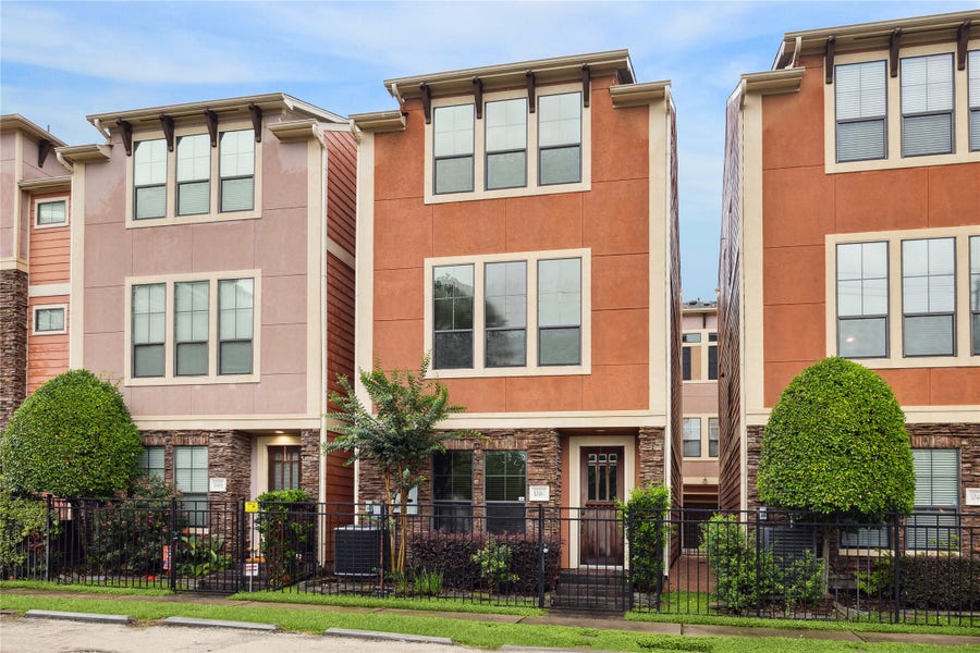 Property photo for 1046 W 23rd Street, #J, Houston, TX