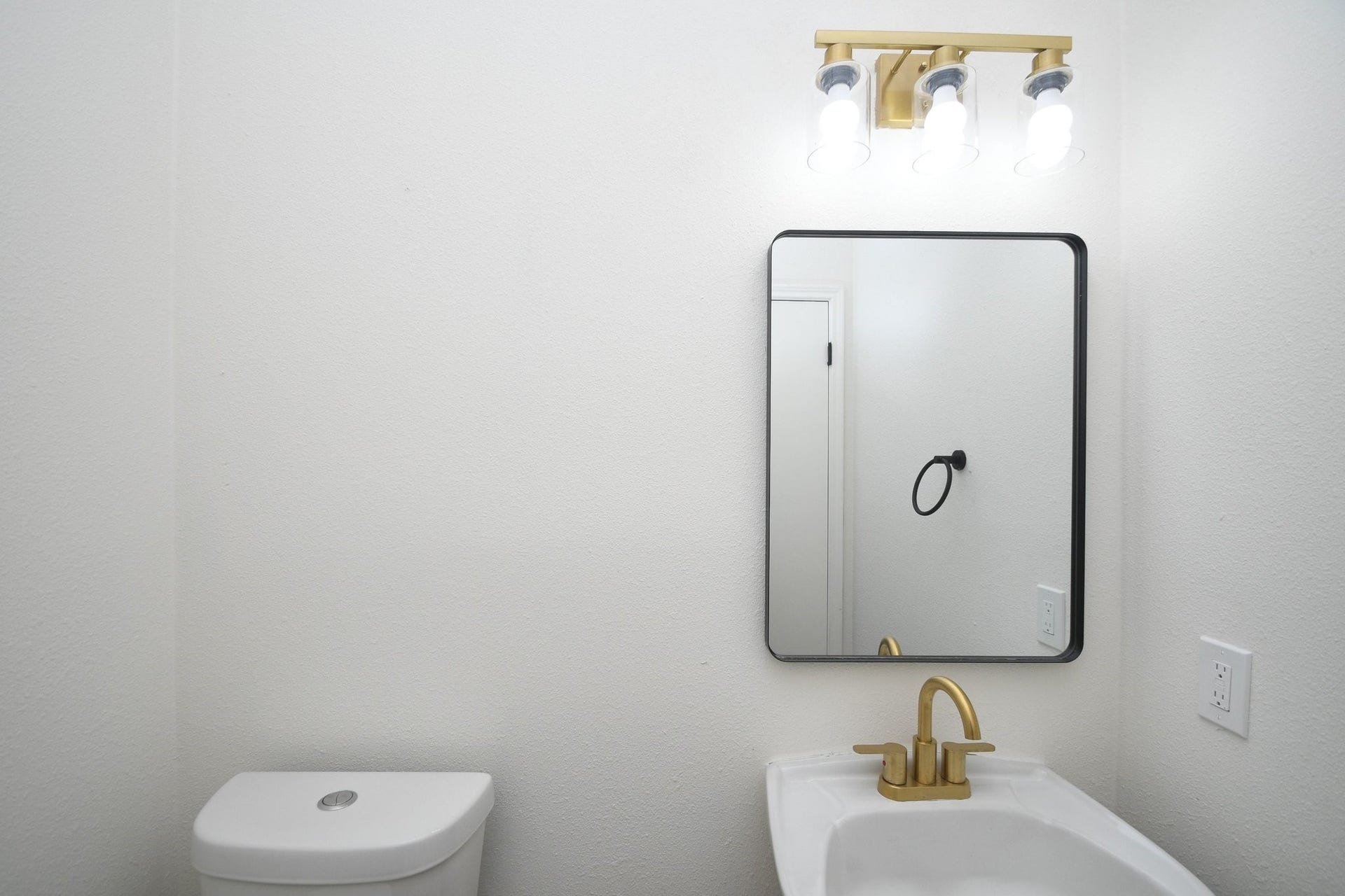 1902 Park Maple Drive, Katy, TX 77450 half bathroom downstairs