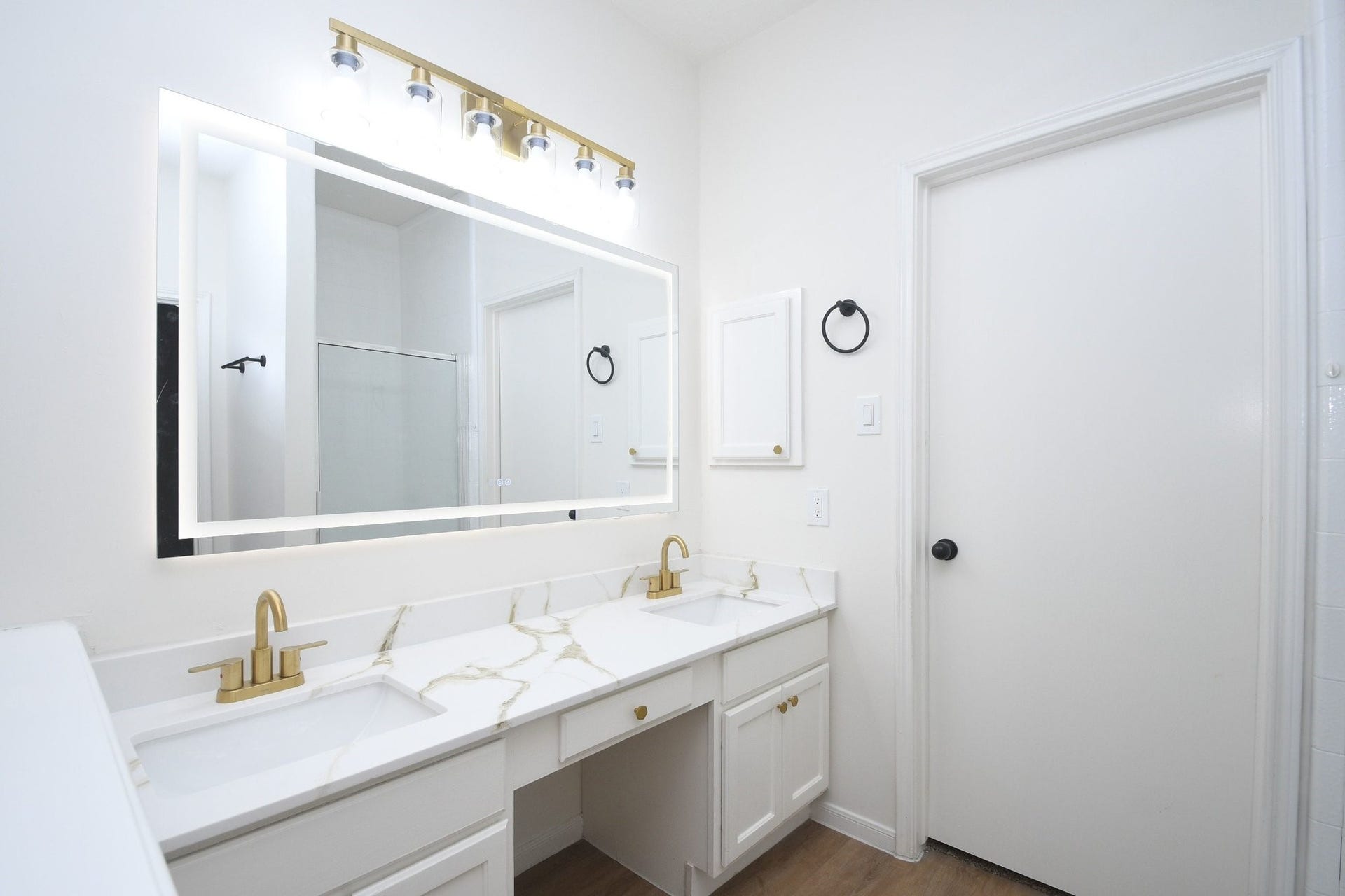 1902 Park Maple Drive, Katy, TX 77450 beautiful lighted mirror