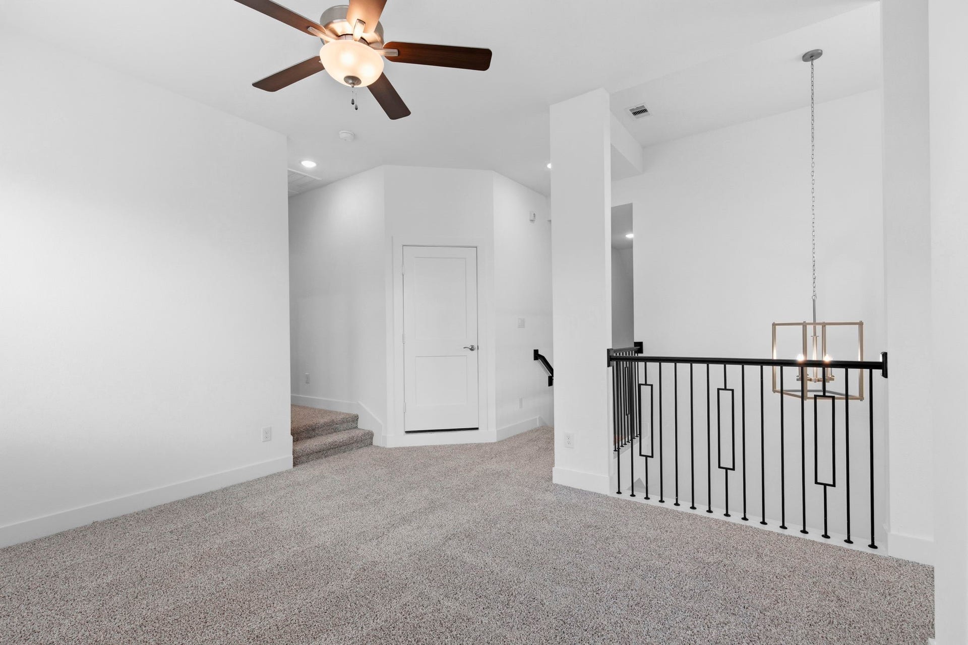 3311 Wickfield Pass, League City, TX 77573 Photos are REPRESENTATIVE of the home /floor plan and are NOT of the actual home. Selections, features, and room options vary.