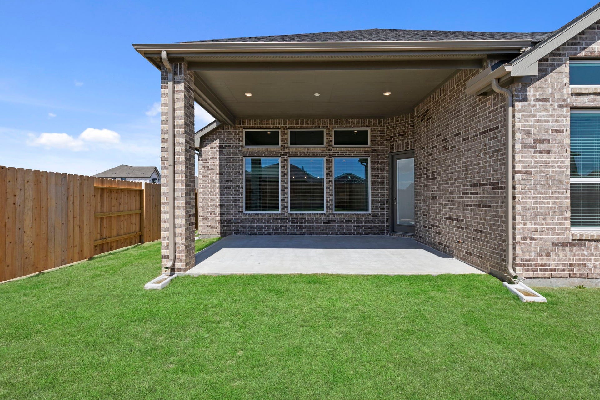 3311 Wickfield Pass, League City, TX 77573 Photos are REPRESENTATIVE of the home /floor plan and are NOT of the actual home. Selections, features, and room options vary.