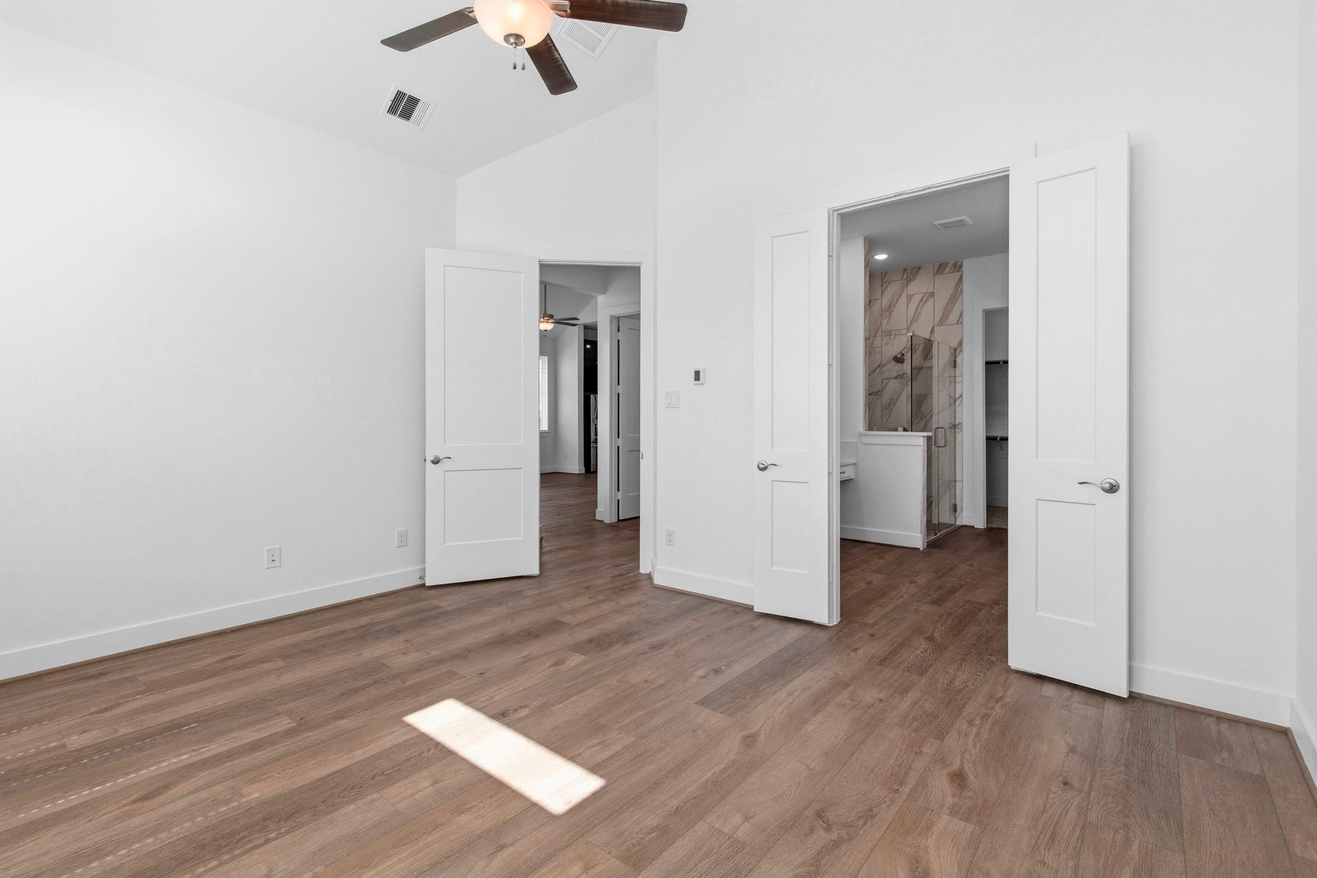 3311 Wickfield Pass, League City, TX 77573 Photos are REPRESENTATIVE of the home /floor plan and are NOT of the actual home. Selections, features, and room options vary.