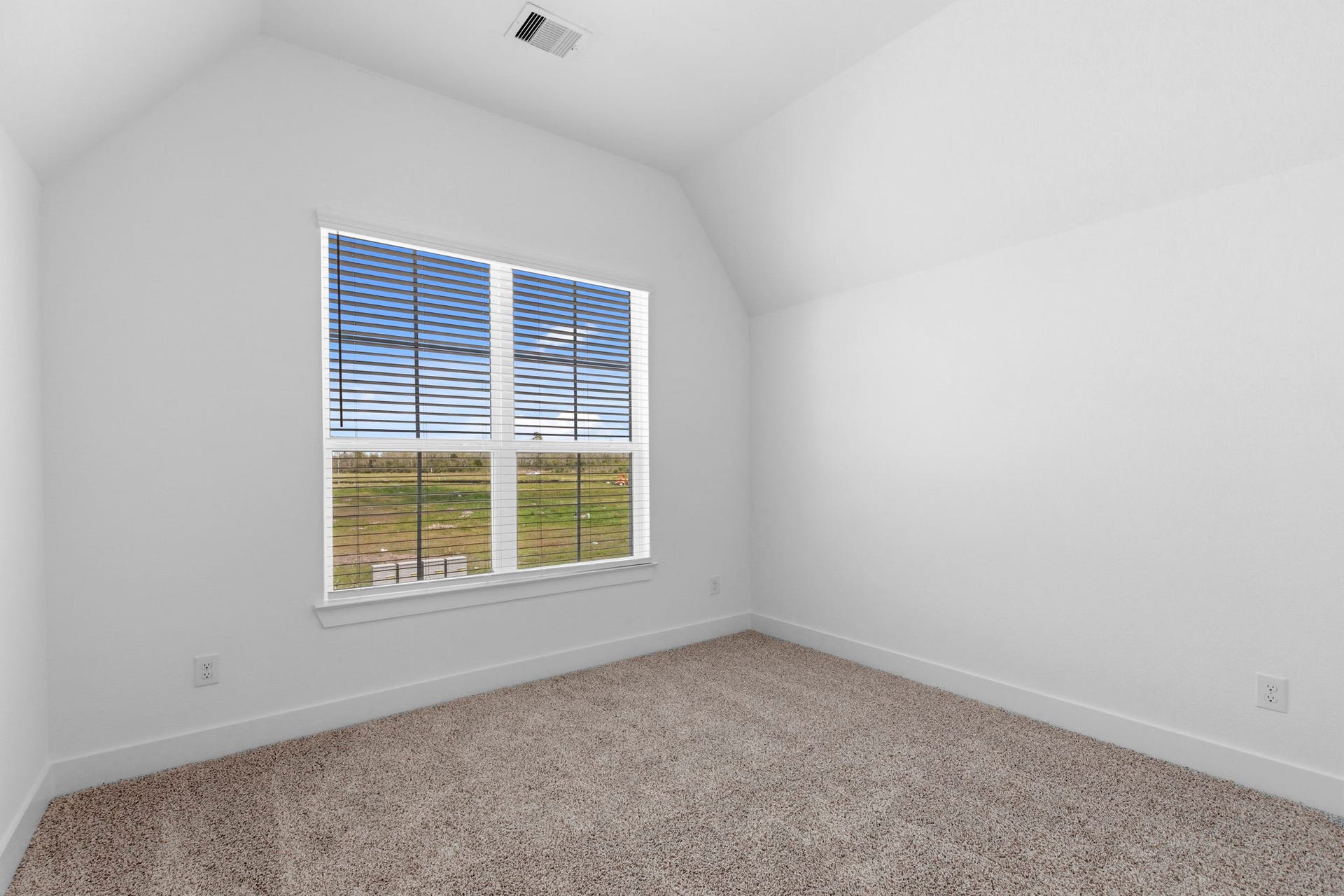 3311 Wickfield Pass, League City, TX 77573 Photos are REPRESENTATIVE of the home /floor plan and are NOT of the actual home. Selections, features, and room options vary.