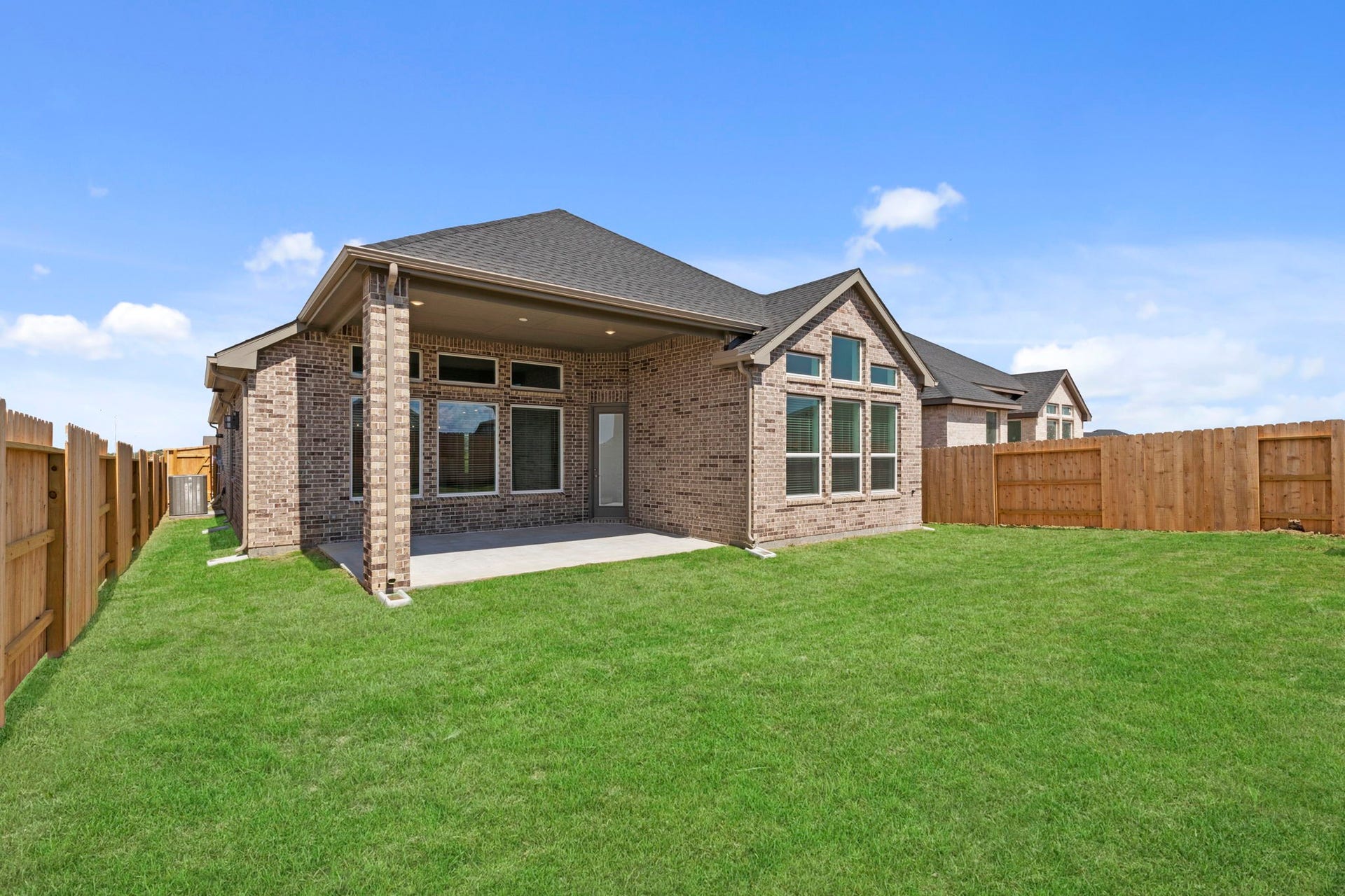 3311 Wickfield Pass, League City, TX 77573 Photos are REPRESENTATIVE of the home /floor plan and are NOT of the actual home. Selections, features, and room options vary.