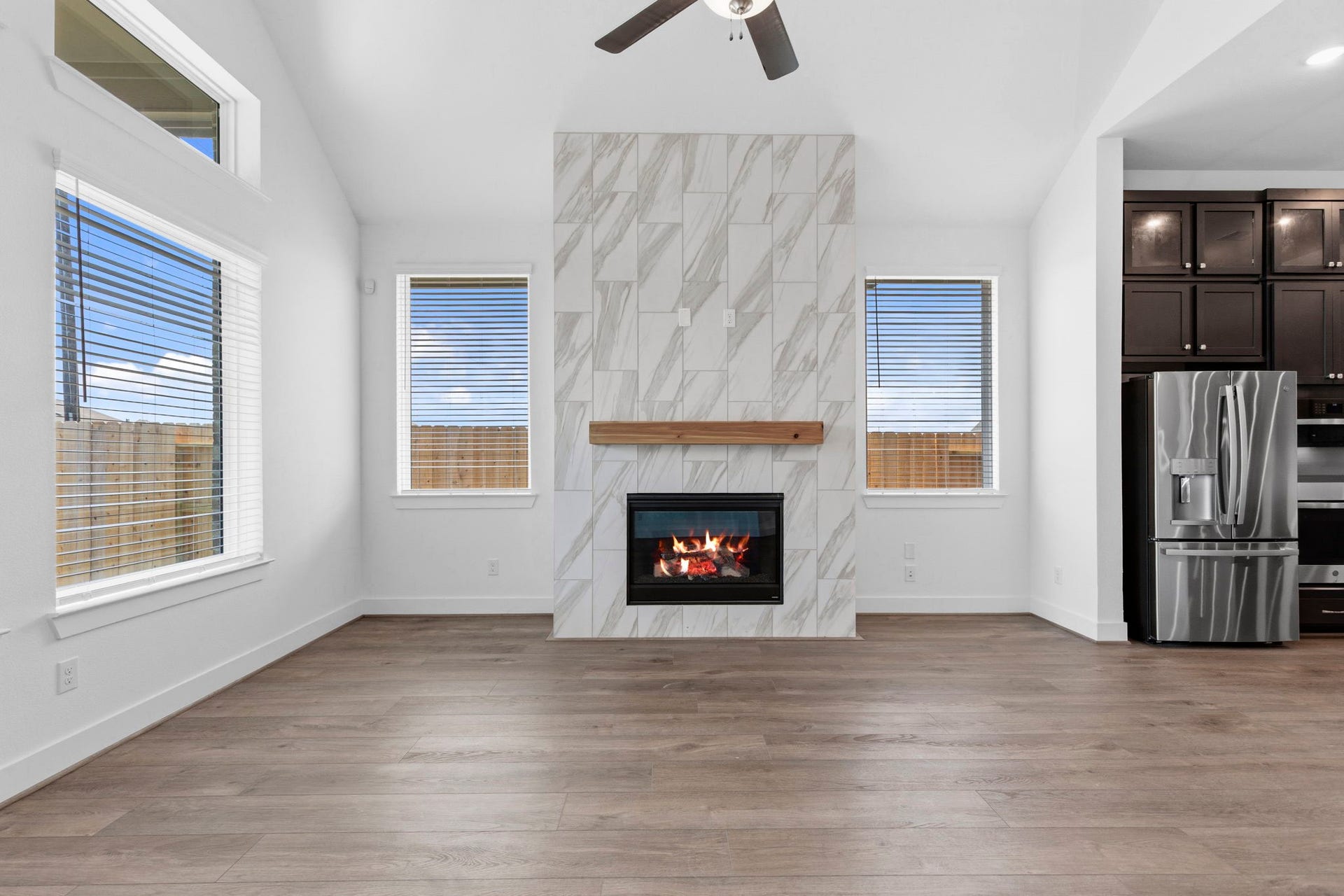 3311 Wickfield Pass, League City, TX 77573 Photos are REPRESENTATIVE of the home /floor plan and are NOT of the actual home. Selections, features, and room options vary.
