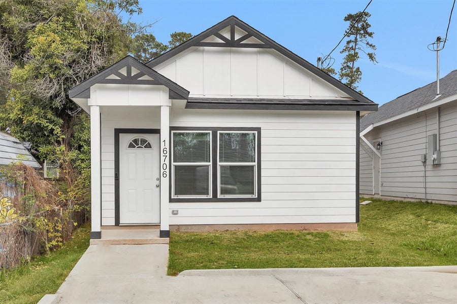 Property photo for 16706 E Hammon, Montgomery, TX