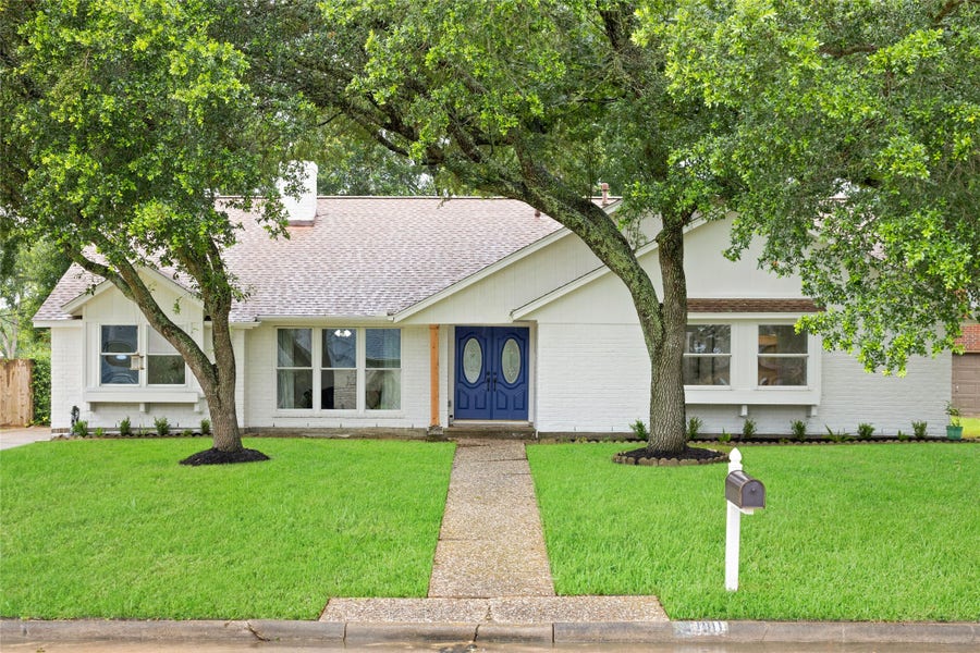 Property photo for 1911 Acacia Street, League City, TX