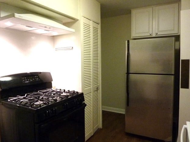 2403 Watts Street, #4, Houston, TX 77030 Kitchen Oven Range and Refrigerator