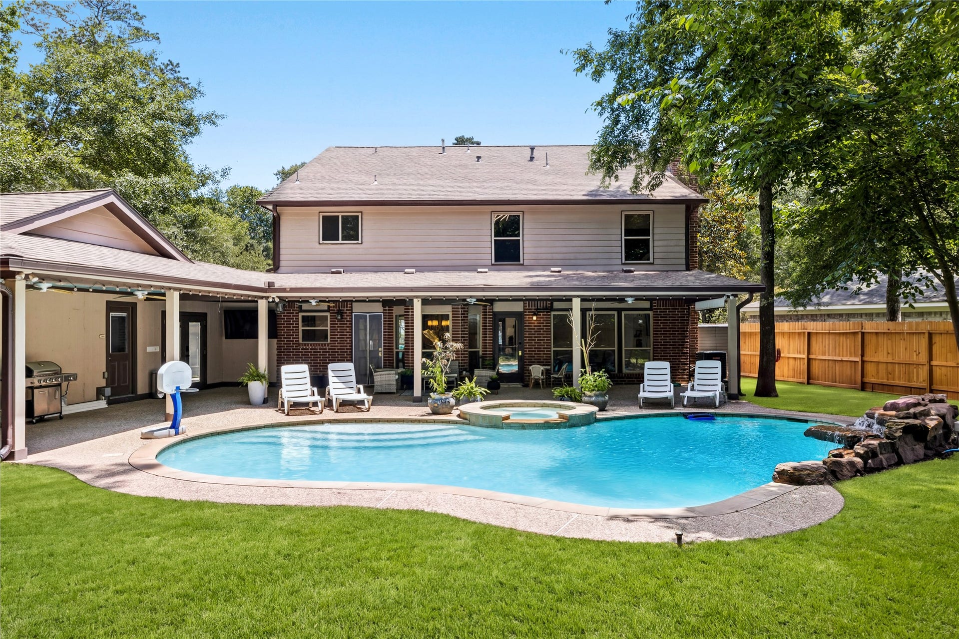 129 N Rainbow Ridge Circle, The Woodlands, TX 77381 129 N Rainbow Ridge Circle, The Woodlands, TX 77381