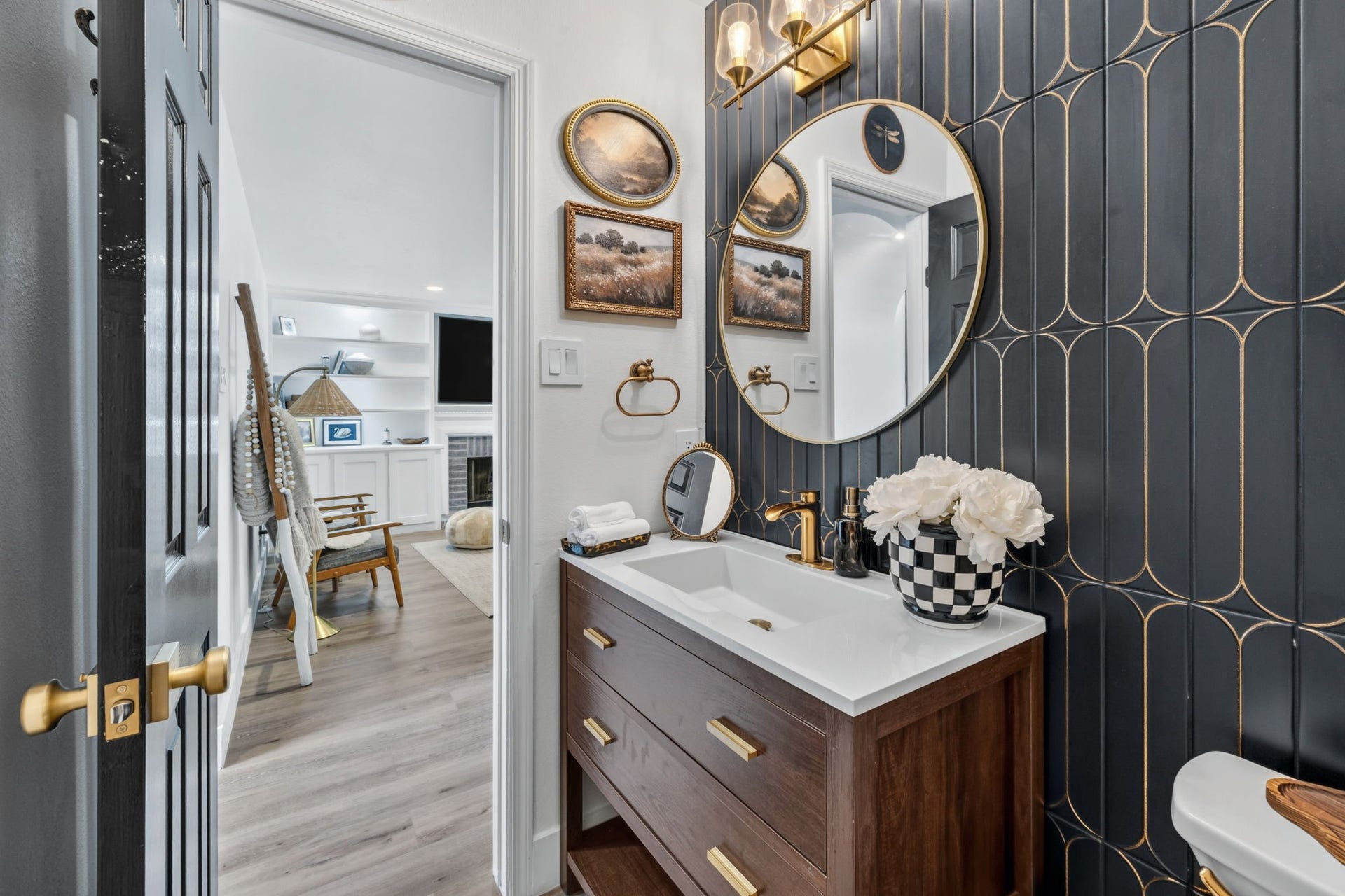 129 N Rainbow Ridge Circle, The Woodlands, TX 77381 A jewel-box powder bath finished with statement tile and rich character