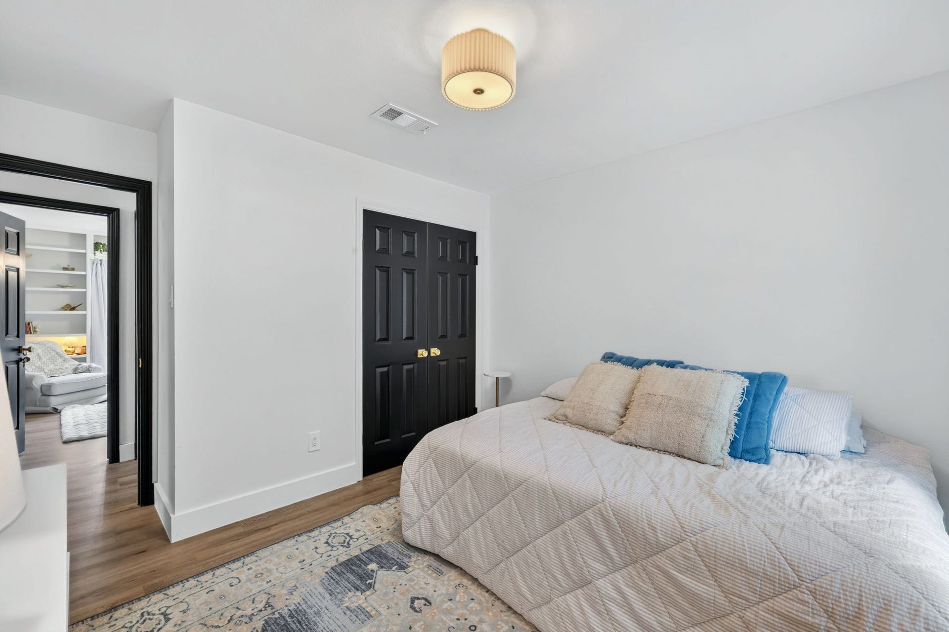 129 N Rainbow Ridge Circle, The Woodlands, TX 77381 Comfortable layouts with easy flow, generous storage, and thoughtful design touches