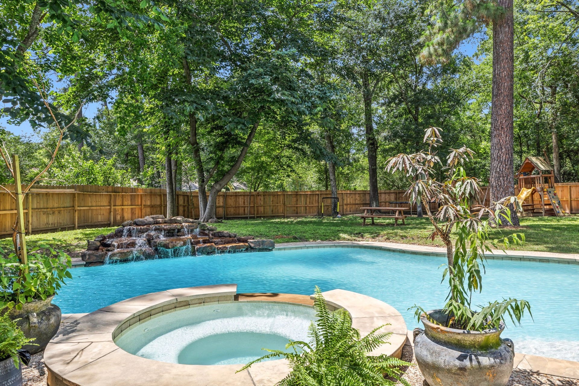 129 N Rainbow Ridge Circle, The Woodlands, TX 77381 A connected hot tub/spa creates the perfect place to unwind at the end of the day
