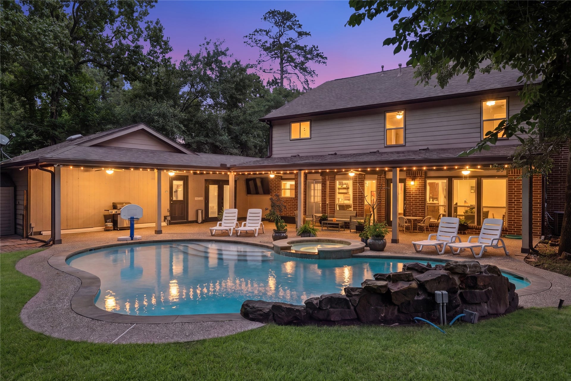 129 N Rainbow Ridge Circle, The Woodlands, TX 77381 129 N Rainbow Ridge Circle, The Woodlands, TX 77381
