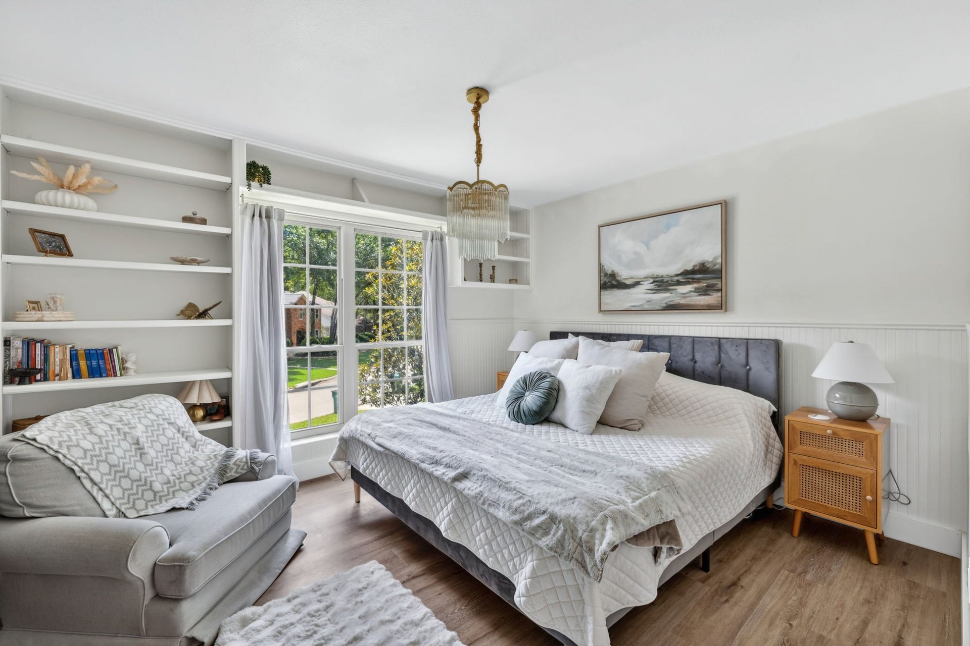 129 N Rainbow Ridge Circle, The Woodlands, TX 77381 Built-in shelving and natural light make this bedroom feel both cozy and functional