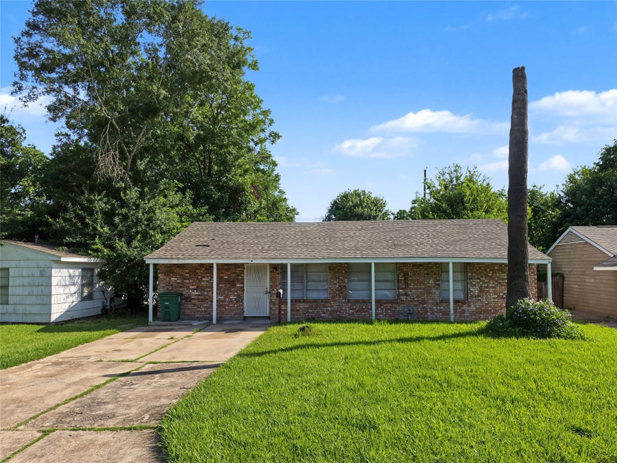 Property photo for 5427 Willow Glen Drive, Houston, TX