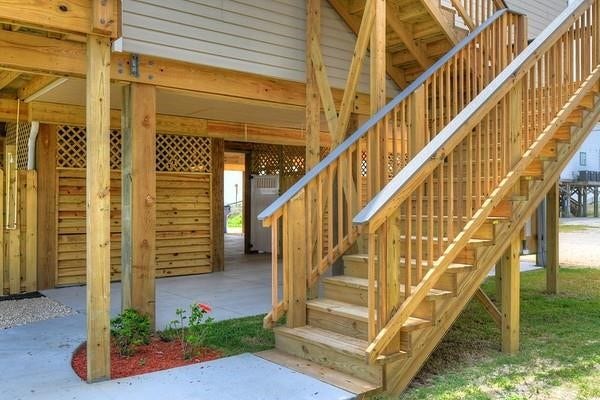 116 Howard Avenue, #F, Freeport, TX 77541 Stairs leading to top floor