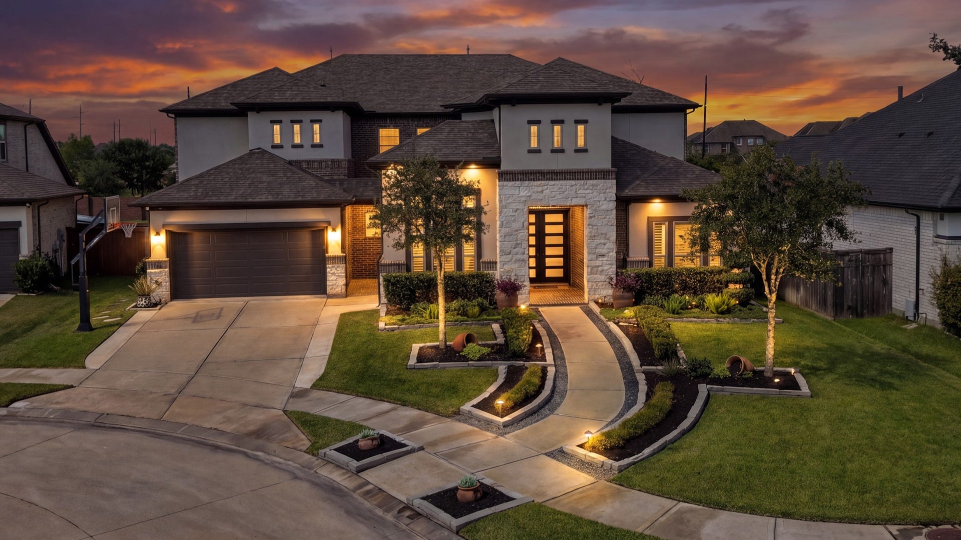 9907 Regal Bend Drive, Missouri City, TX 77459 Over sized cul de sac lot in Sienna! 3 car garage!