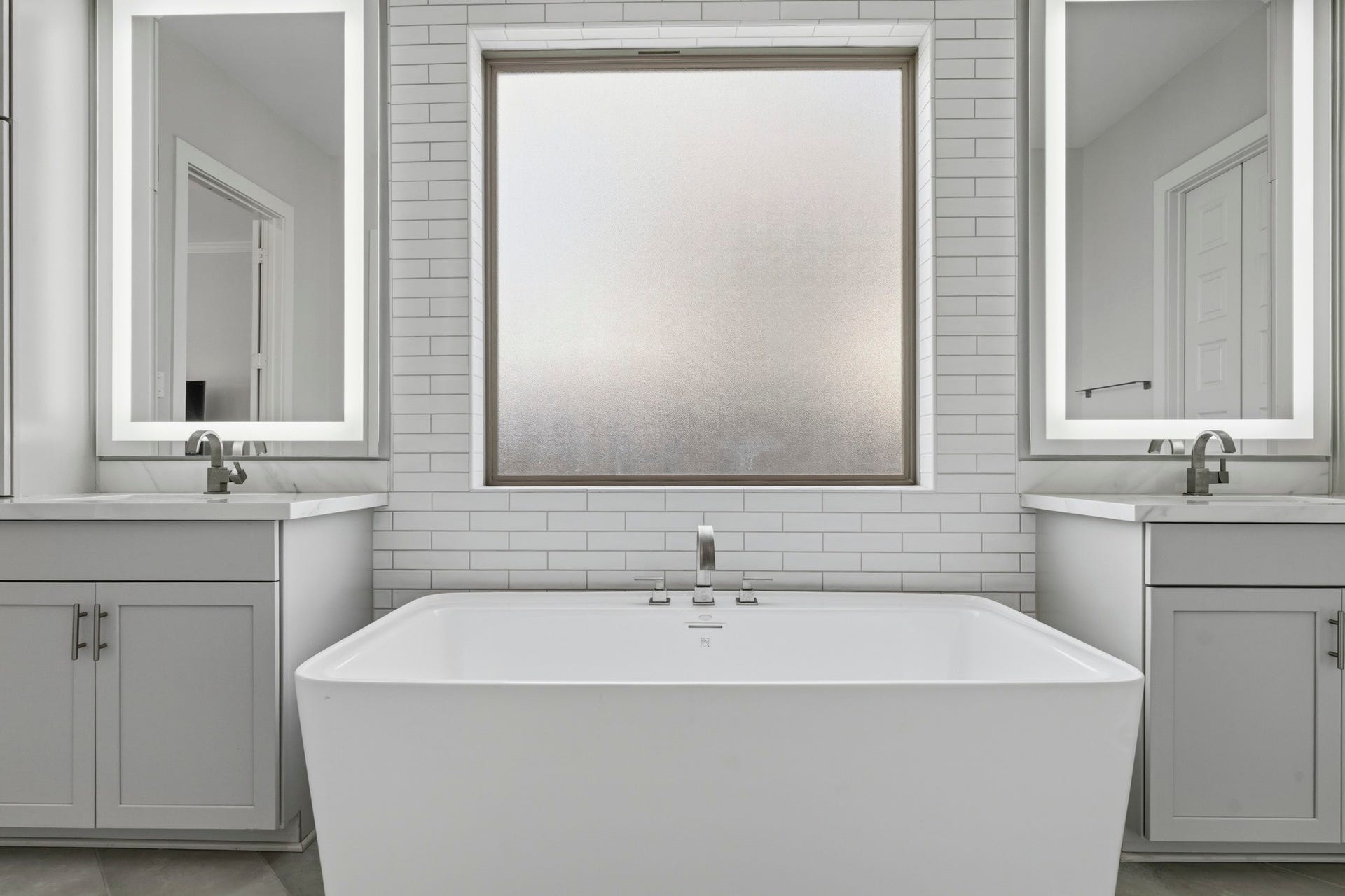 9907 Regal Bend Drive, Missouri City, TX 77459 Floating soaking tub!