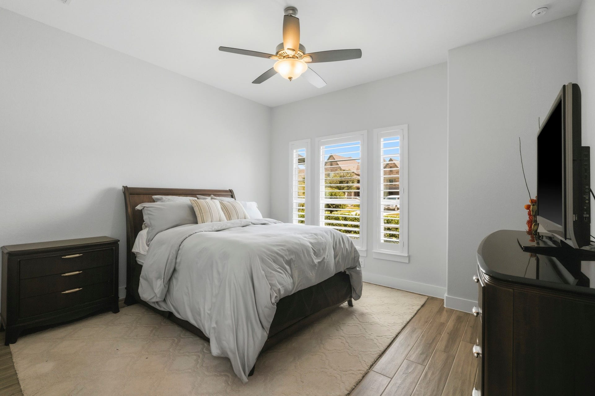 9907 Regal Bend Drive, Missouri City, TX 77459 Beautiful First floor Guest room suite with wood-like tile flooring, plantation shutters, ceiling fan and an en-suite bath