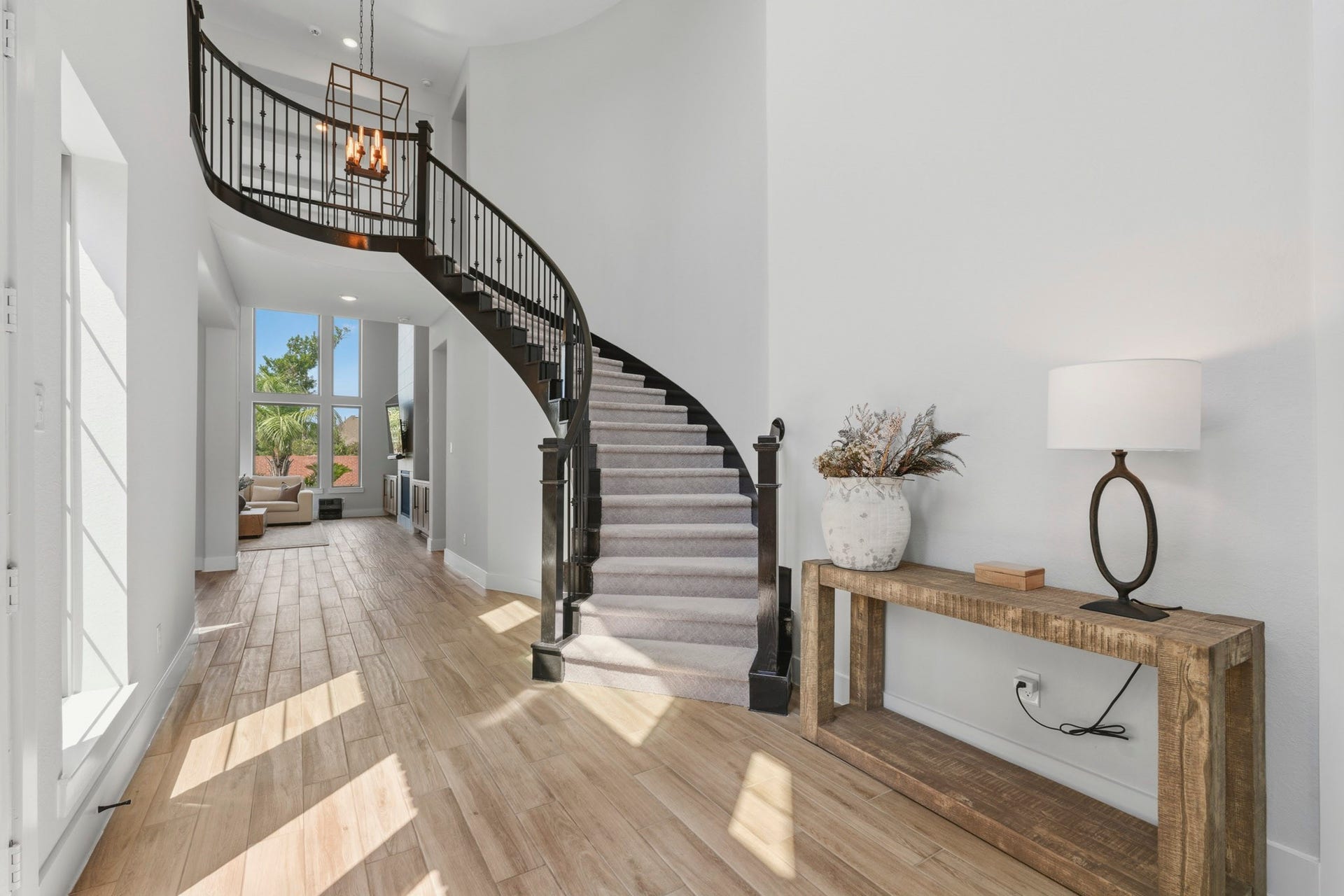 9907 Regal Bend Drive, Missouri City, TX 77459 Beautiful curved staircase with upgraded carpet and iron railings