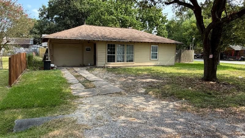 Property photo for 11213 Oswego Street, Houston, TX