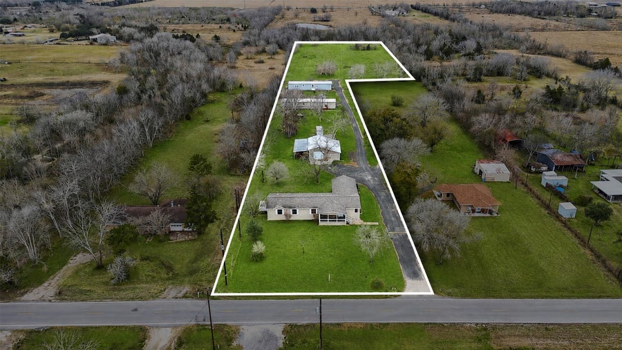 Property photo for 19645 Nordt Road, Damon, TX