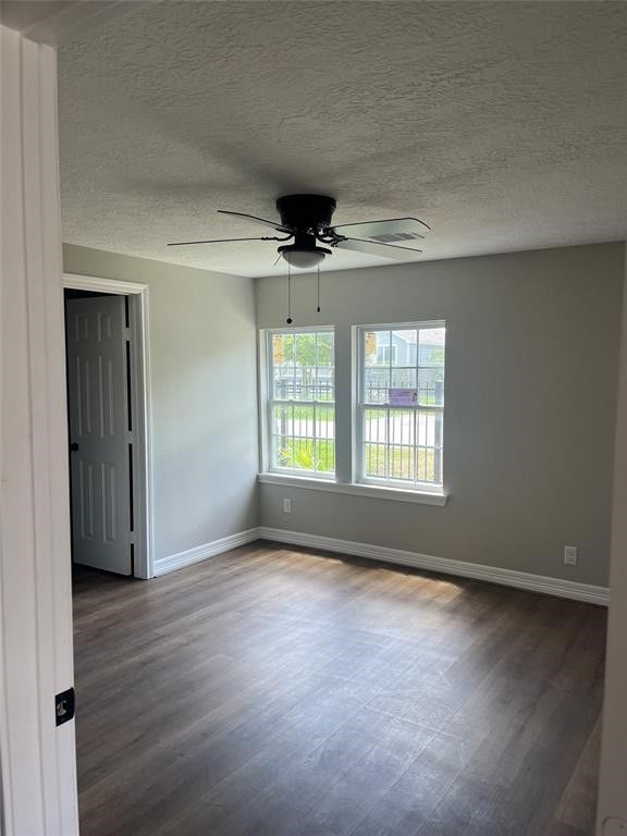 3434 Easy Street, Houston, TX 77026 Primary Bedroom with an ensuite
