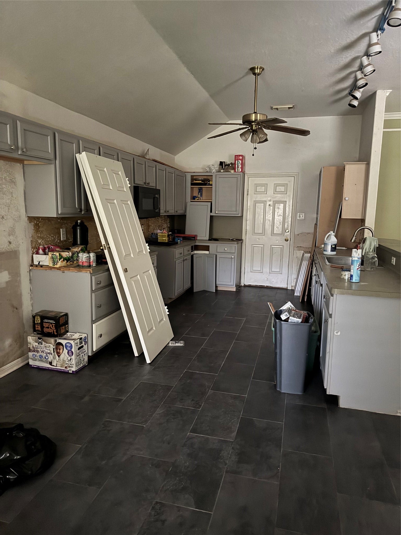 509 12th Avenue N, Texas City, TX 77590 Kitchen facing garage access