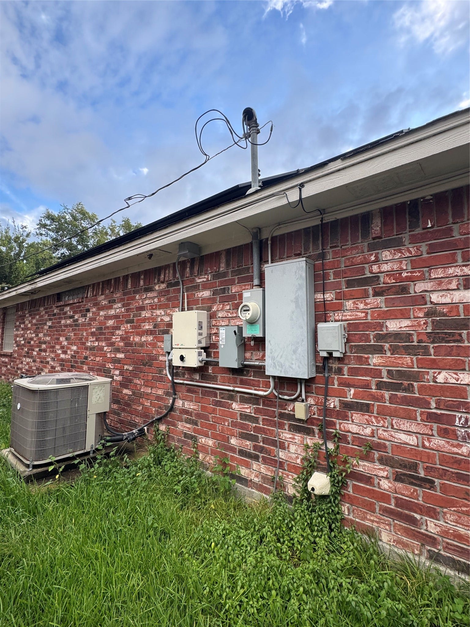 509 12th Avenue N, Texas City, TX 77590 Left side of house